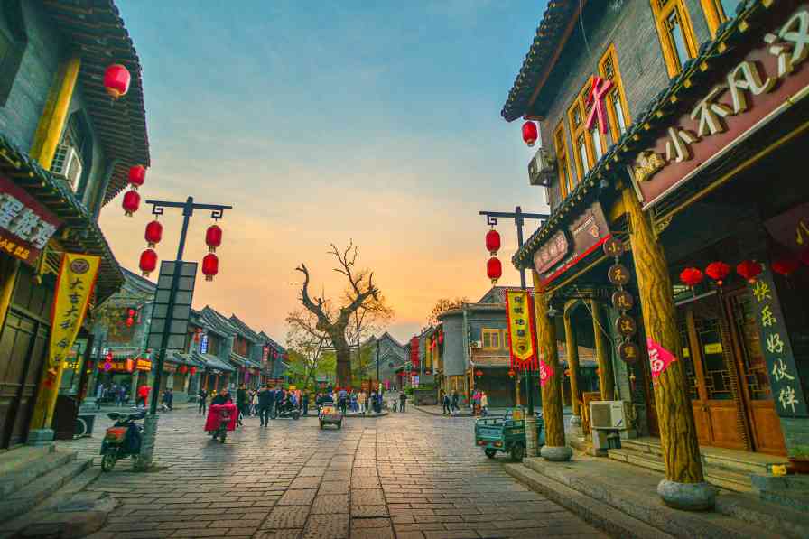 潍坊美食：朝天锅与肉火烧的地道滋味 - 风彩百游资讯网