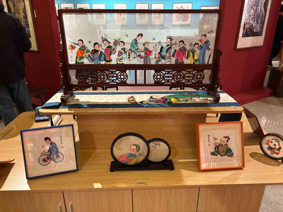 绵竹年画展现新春年俗与时代新韵(图2)