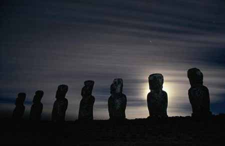 世界边缘的六大神秘古迹｜探秘复活节岛与岩石教堂(图1)