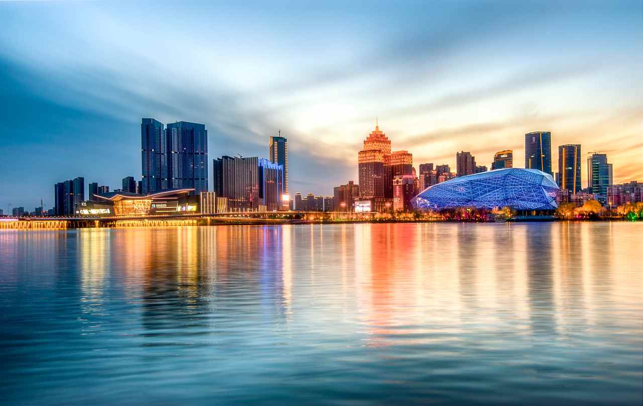 大连冬泳公开赛燃动冬日｜冬泳赛事与文旅融合全攻略 - 风彩百游资讯网