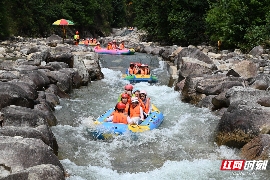 外国友人爱上中国漂流｜莽山大峡谷体验全攻略(图2)